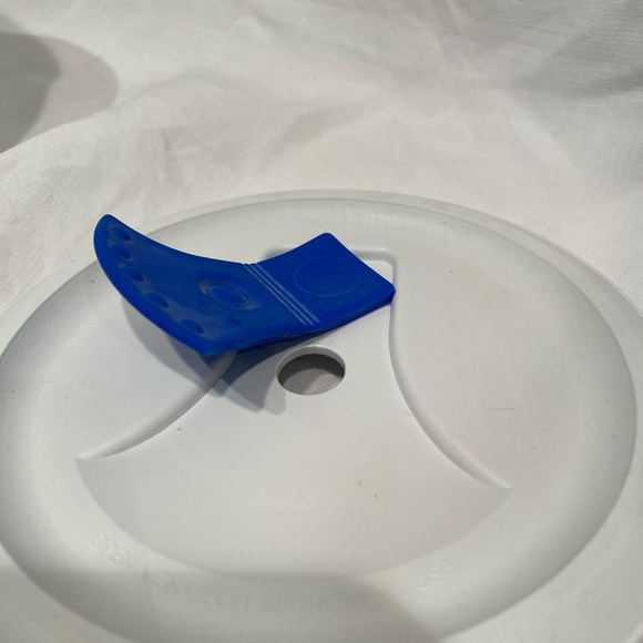 Corningware French White 20 ounce Meal Mug with Vented Lid - Picture 11 of 11